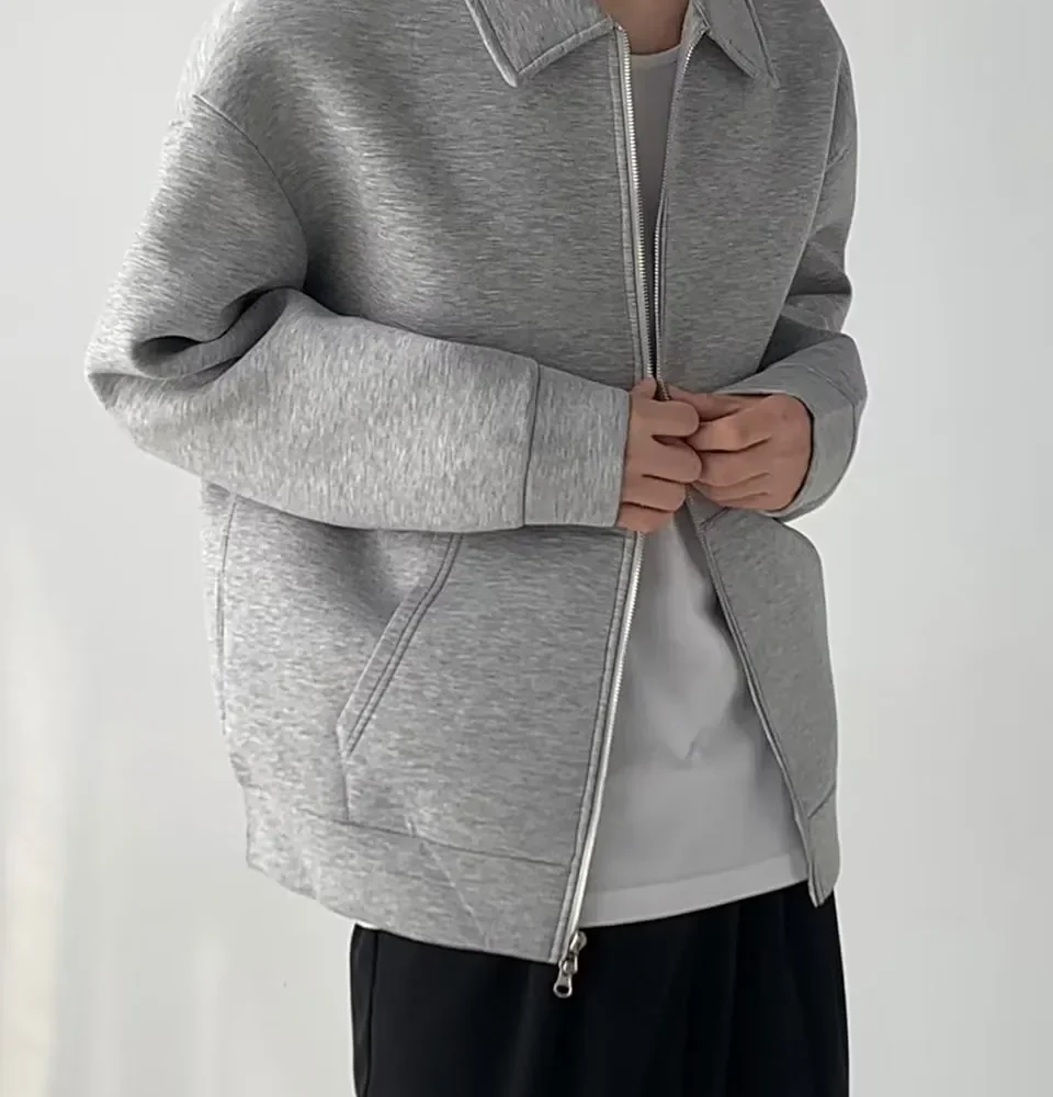 Colarinho e fecho de correr, de cor clara, para homem Colarinho e fecho de correr, de cor clara, para homem