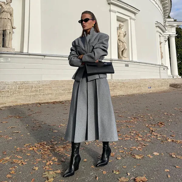Costume pour femme avec taille cintrée - Ensemble deux pièces demi-jupe longueur A