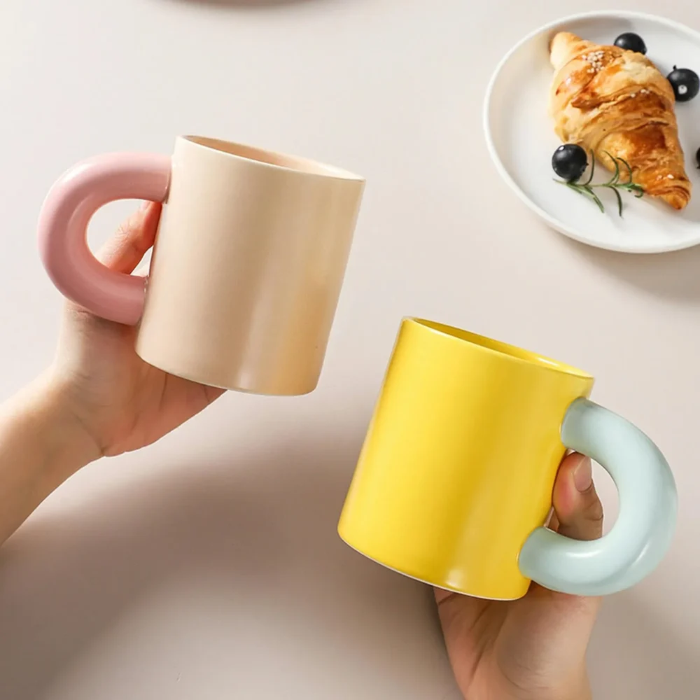 Keramikbecher mit dickem Griff