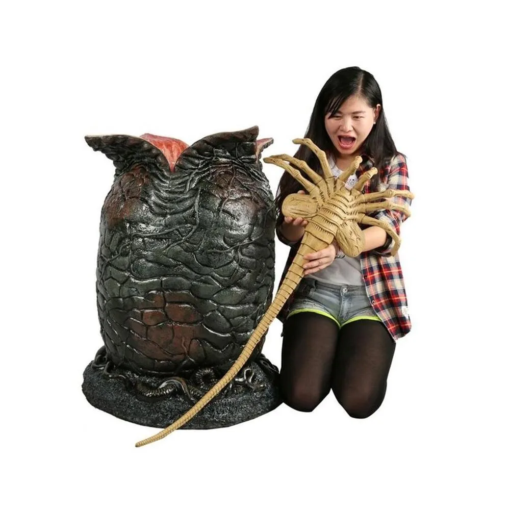 Replik von Necas außerirdischem Ei und Facehugger